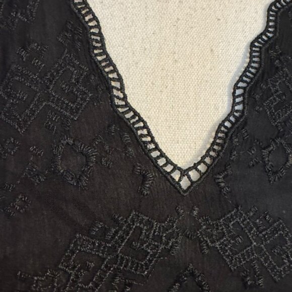 NWT GORGEOUS BLACK TOP w/LACE DETAIL  XSMALL     #D - Picture 8 of 10